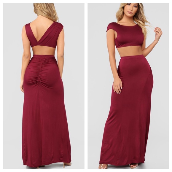maroon maxi skirt outfit
